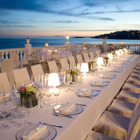 ホテル ニクセ パレス パルマ・デ・マリョルカ エクステリア 写真 A long table set for a dinner party