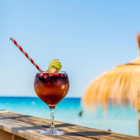 ホテル ニクセ パレス パルマ・デ・マリョルカ エクステリア 写真 A gin and tonic with fruit