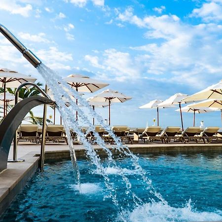 ホテル ニクセ パレス パルマ・デ・マリョルカ エクステリア 写真 The pool at the hotel