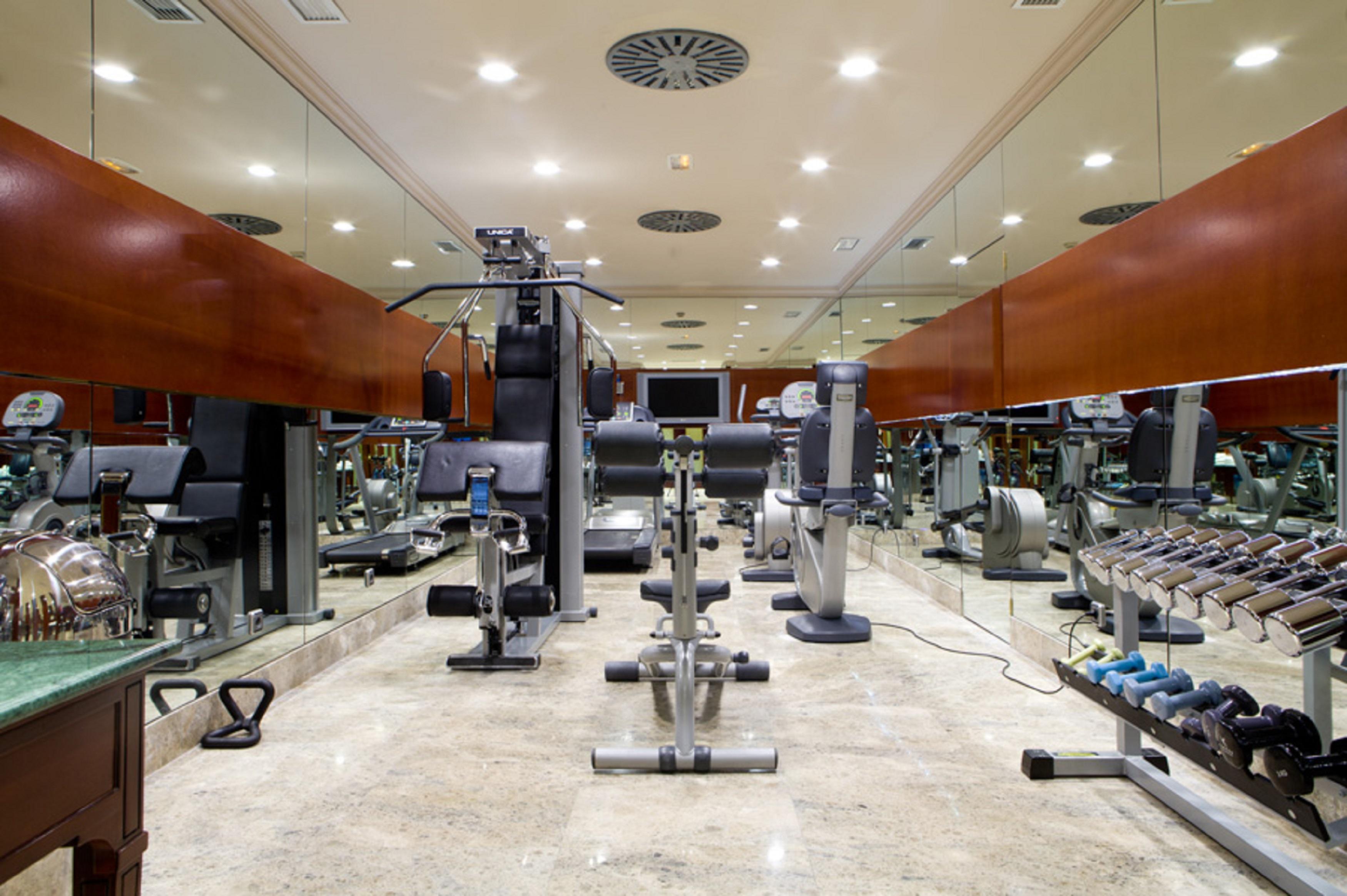 ホテル ニクセ パレス パルマ・デ・マリョルカ エクステリア 写真 A gym in a hotel