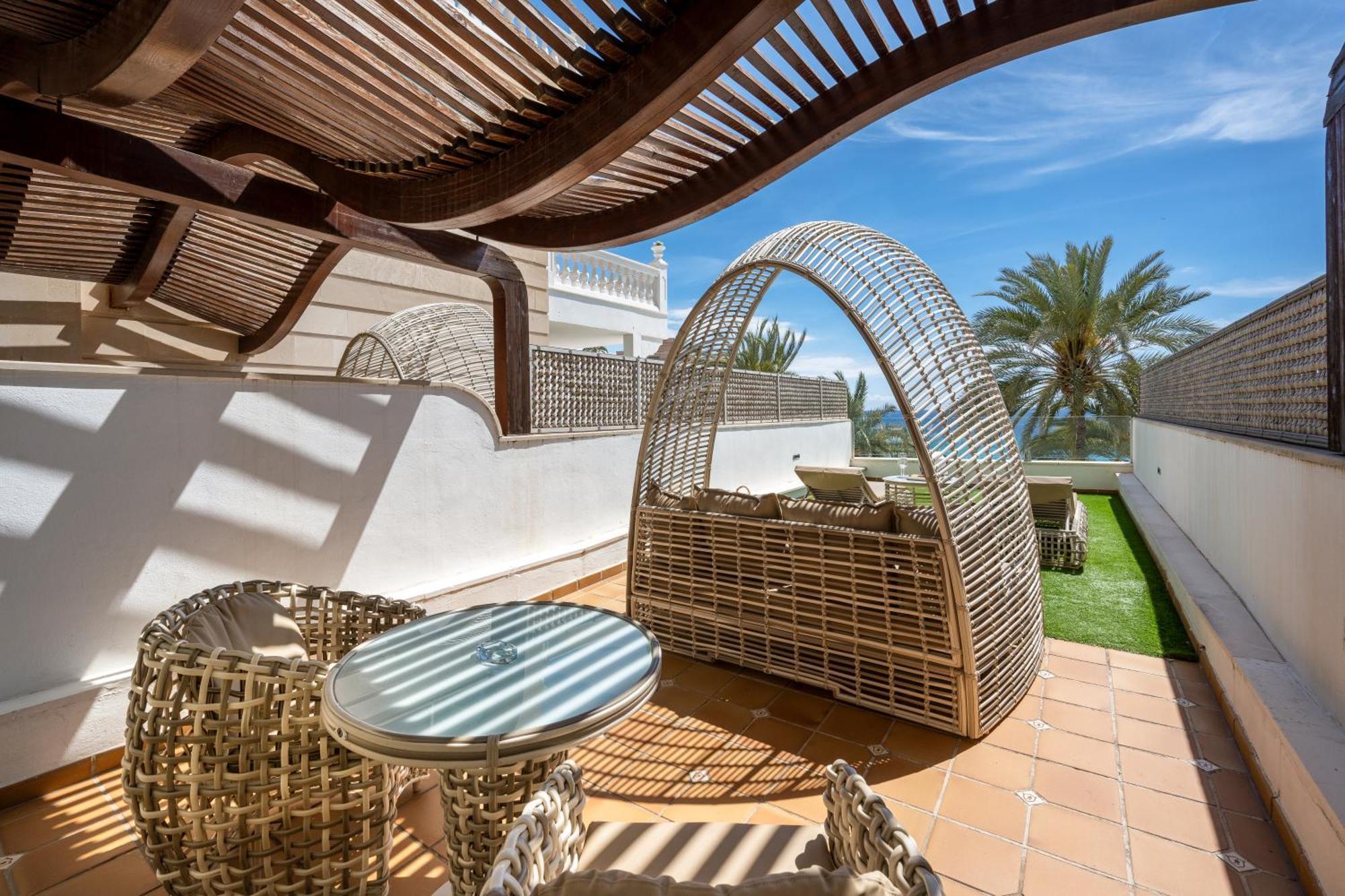 ホテル ニクセ パレス パルマ・デ・マリョルカ エクステリア 写真 The Terrace at the Jumeirah Royal Mirage