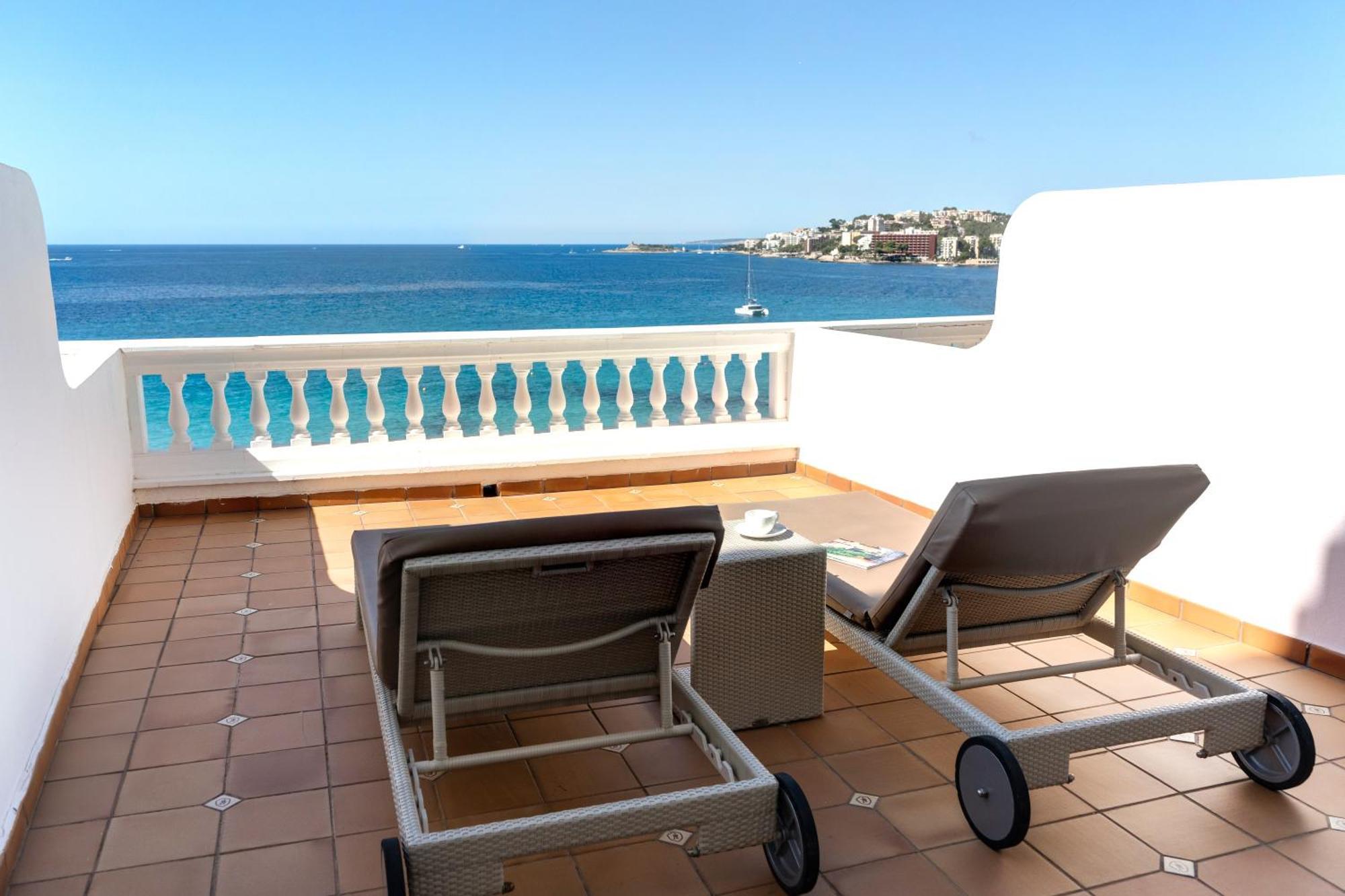 ホテル ニクセ パレス パルマ・デ・マリョルカ エクステリア 写真 A balcony in a hotel