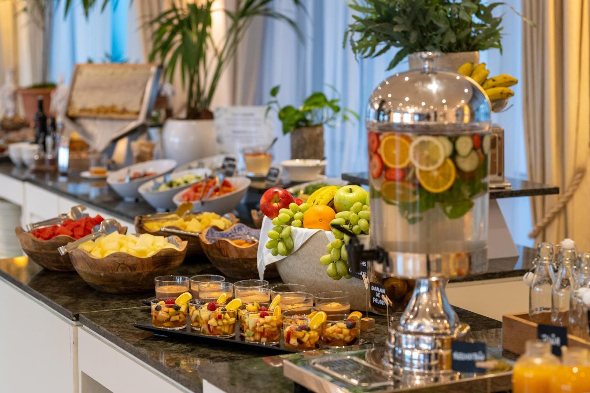 ホテル ニクセ パレス パルマ・デ・マリョルカ エクステリア 写真 A buffet at a hotel